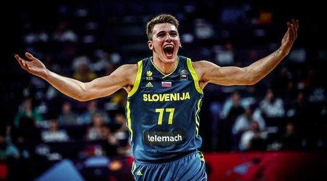 这场, 比赛中一个, 月刚用戴维